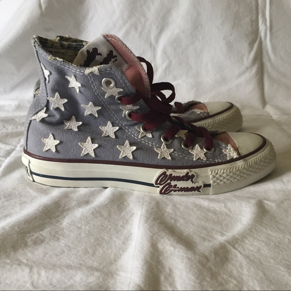 Wonder Woman converse NWOT